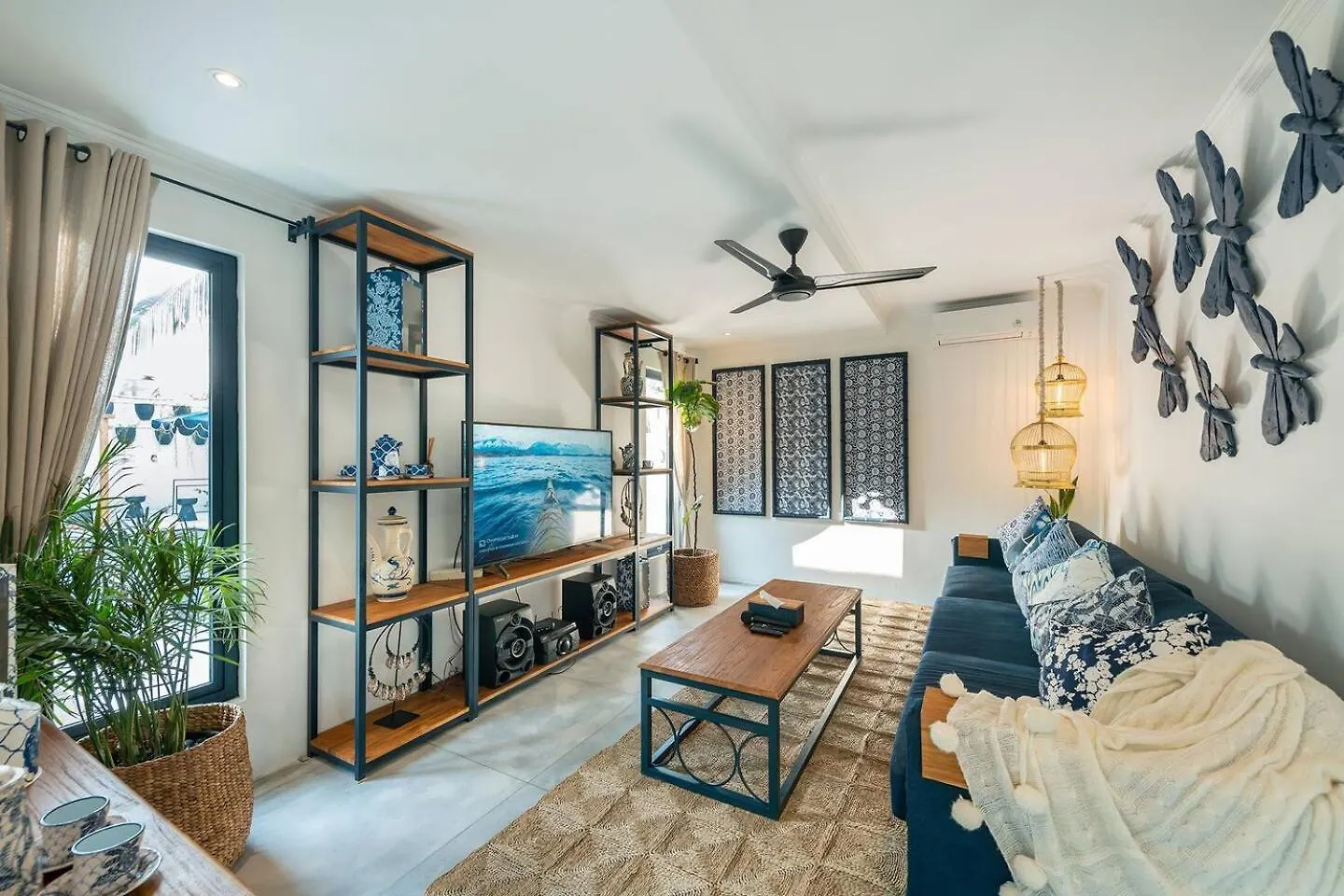 Luxe 5 Bed, Sleeps 10, Butler, Walk To Shopscafe Villa Seminyak  Indonesia