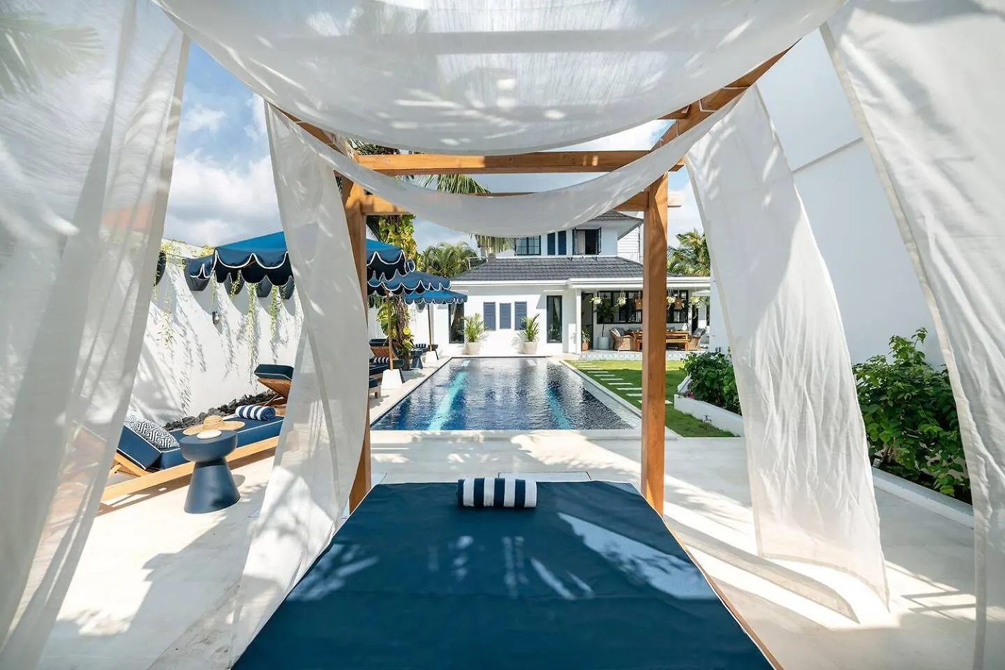 Luxe 5 Bed, Sleeps 10, Butler, Walk To Shopscafe Villa Seminyak   Seminyak (Bali)