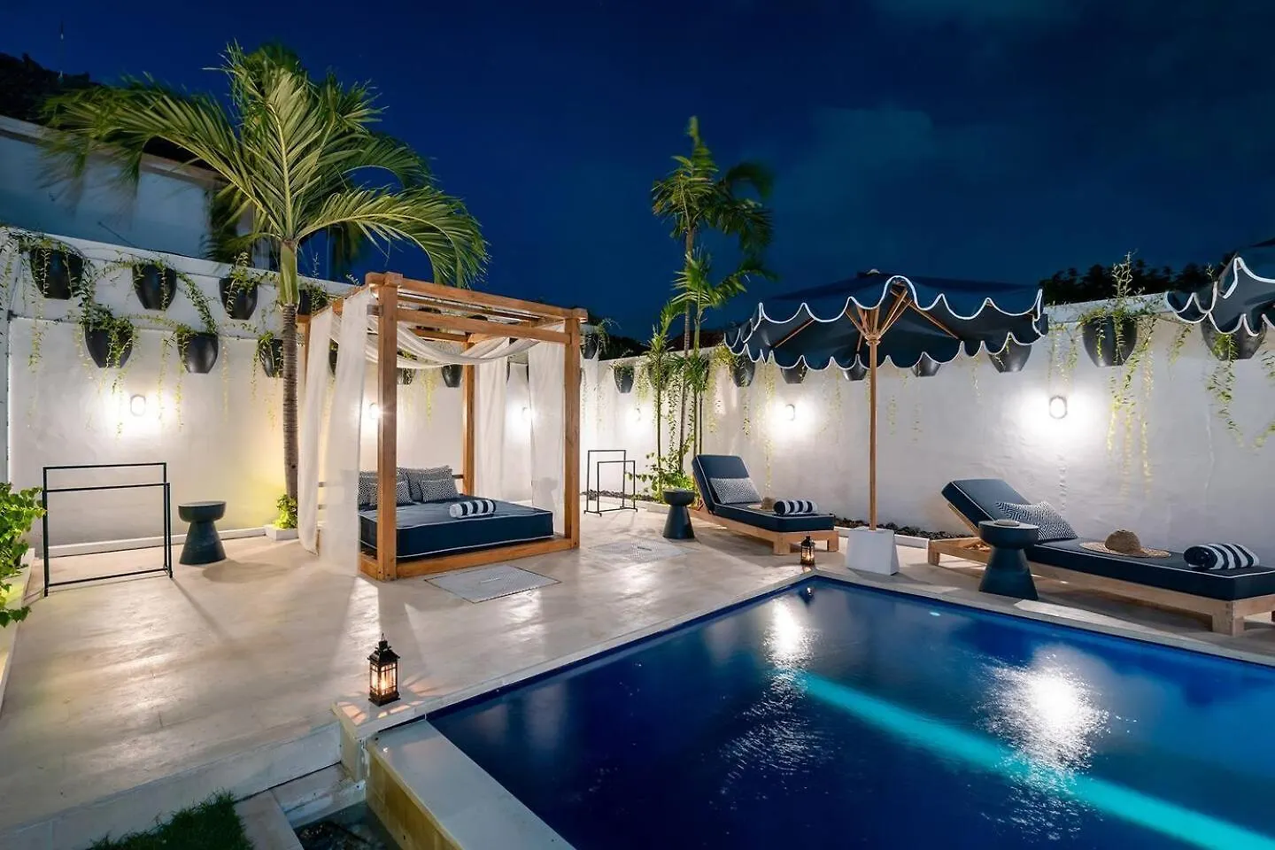 Luxe 5 Bed, Sleeps 10, Butler, Walk To Shopscafe Villa Seminyak