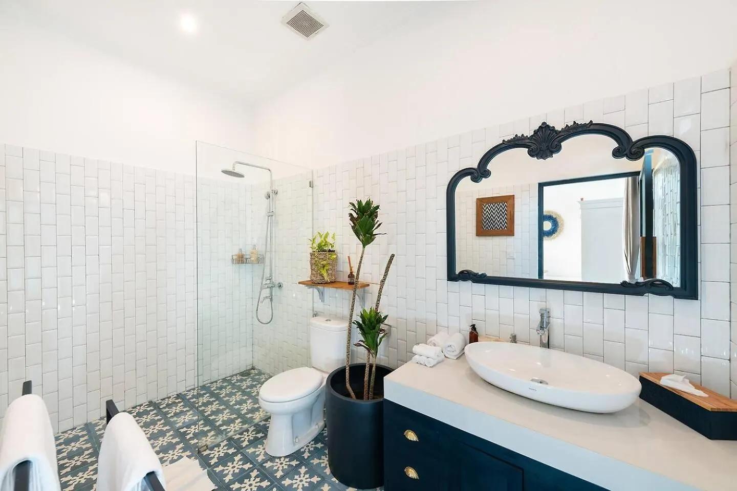 Luxe 5 Bed, Sleeps 10, Butler, Walk To Shopscafe Villa Seminyak