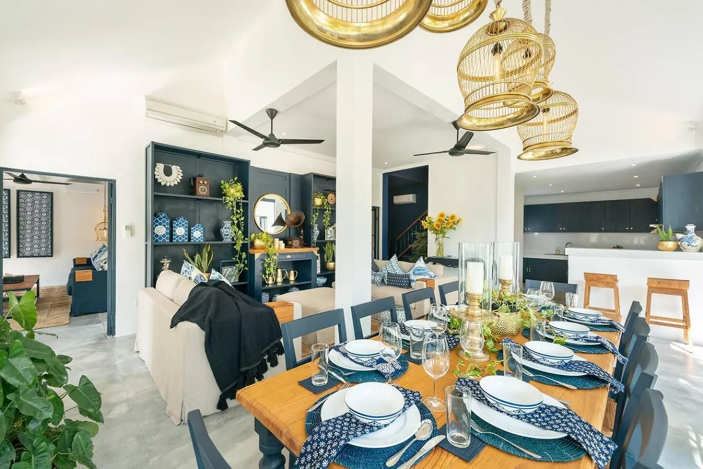 Luxe 5 Bed, Sleeps 10, Butler, Walk To Shopscafe Villa Seminyak