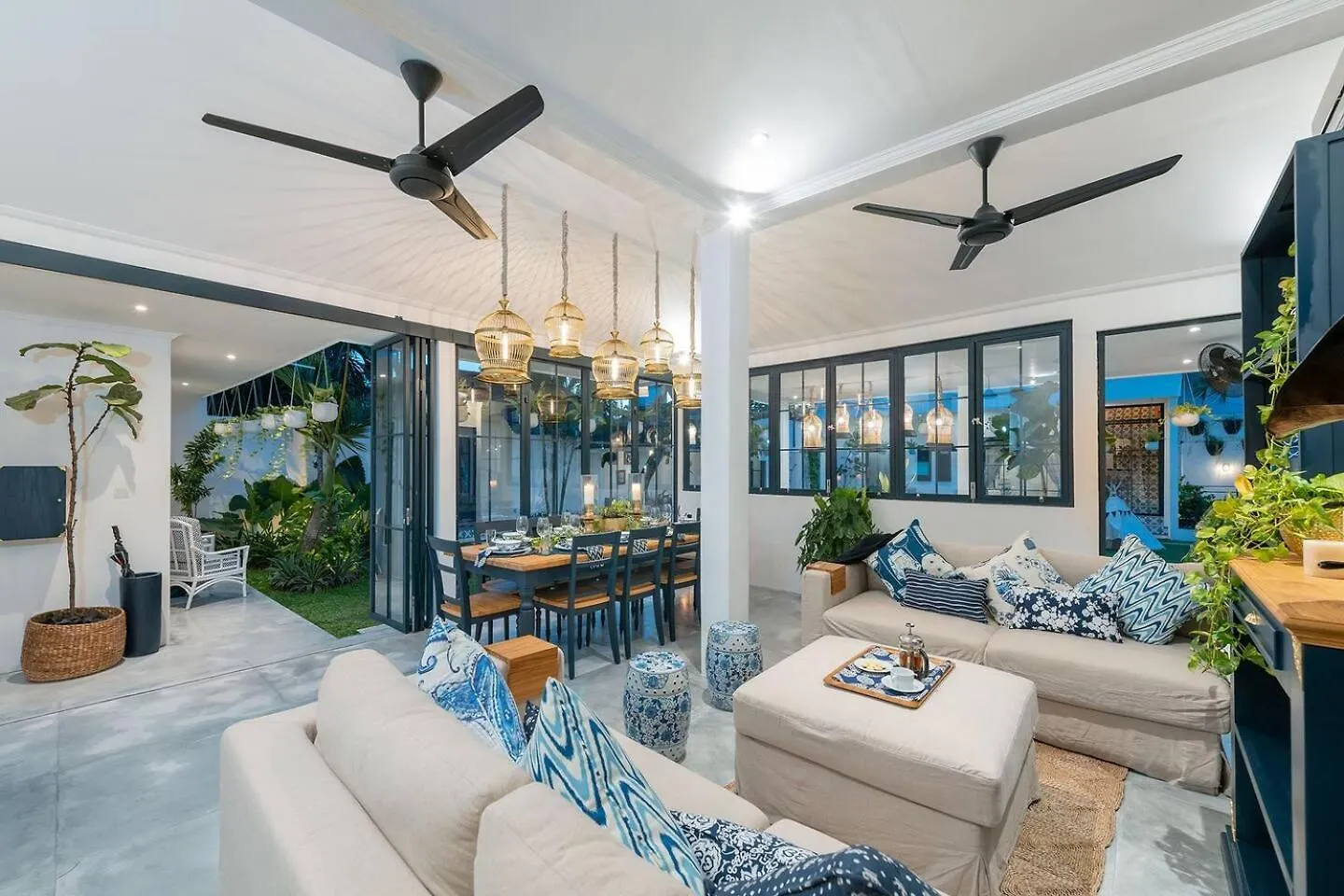Luxe 5 Bed, Sleeps 10, Butler, Walk To Shopscafe Villa Seminyak   Seminyak (Bali)