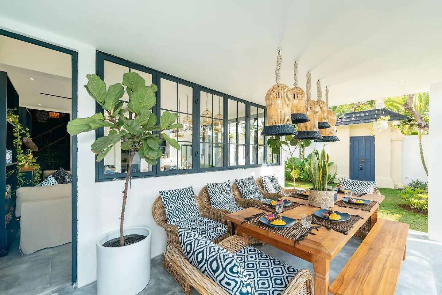 Luxe 5 Bed, Sleeps 10, Butler, Walk To Shopscafe Villa Seminyak  Indonesia