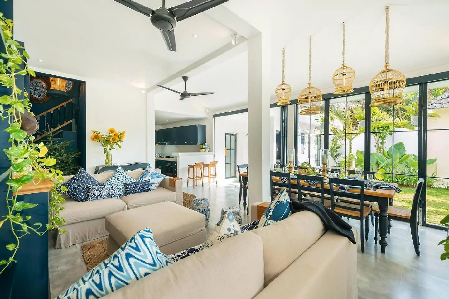 Luxe 5 Bed, Sleeps 10, Butler, Walk To Shopscafe Villa Seminyak