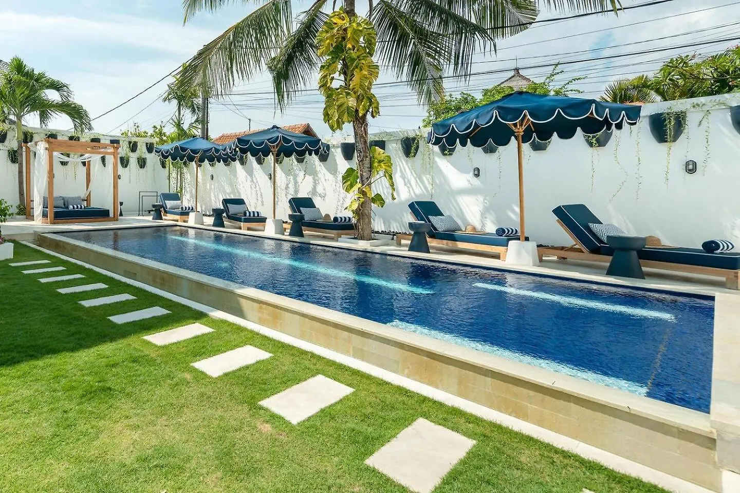 Luxe 5 Bed, Sleeps 10, Butler, Walk To Shopscafe Villa Seminyak  Seminyak (Bali)
