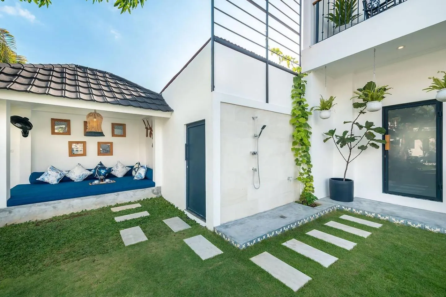 Luxe 5 Bed, Sleeps 10, Butler, Walk To Shopscafe Villa Seminyak