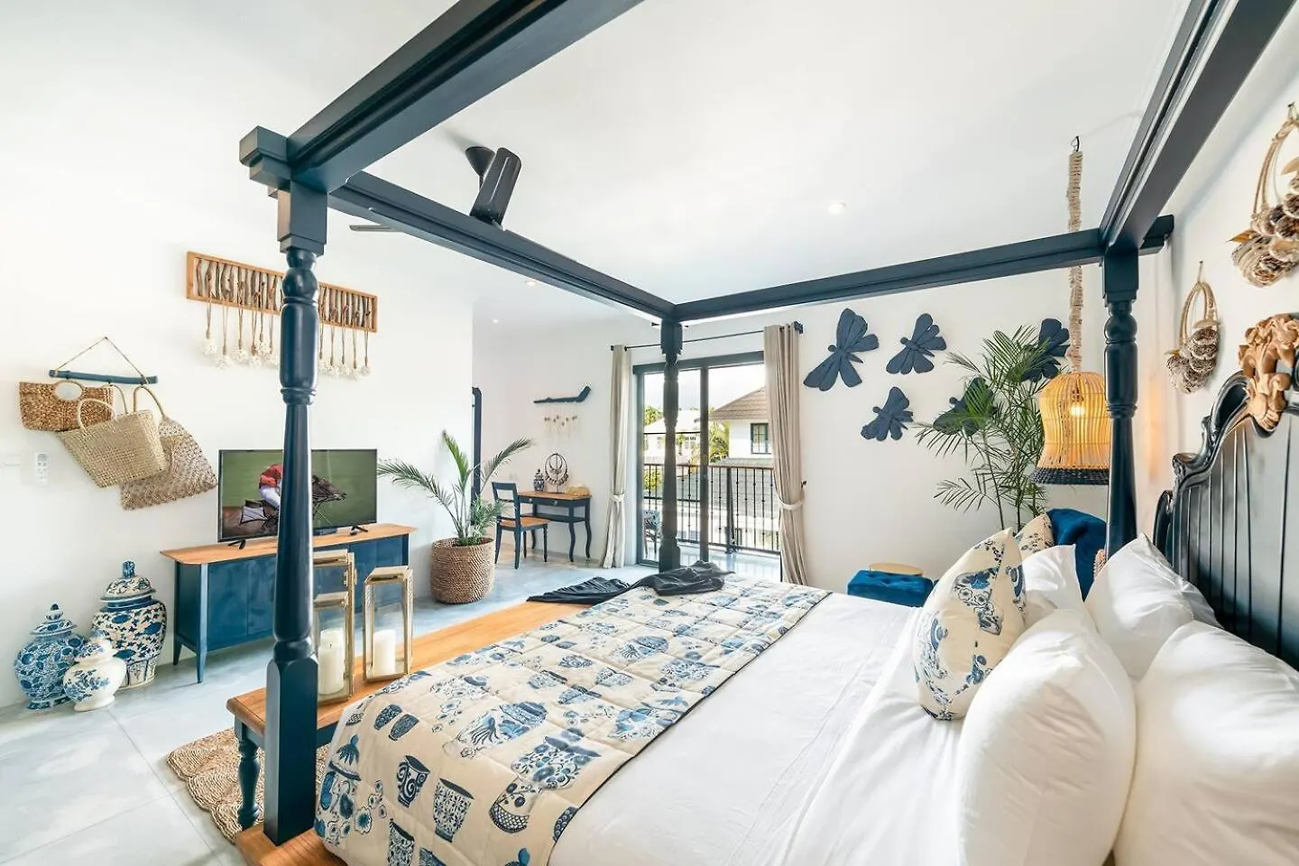 Luxe 5 Bed, Sleeps 10, Butler, Walk To Shopscafe Villa Seminyak  Indonesia