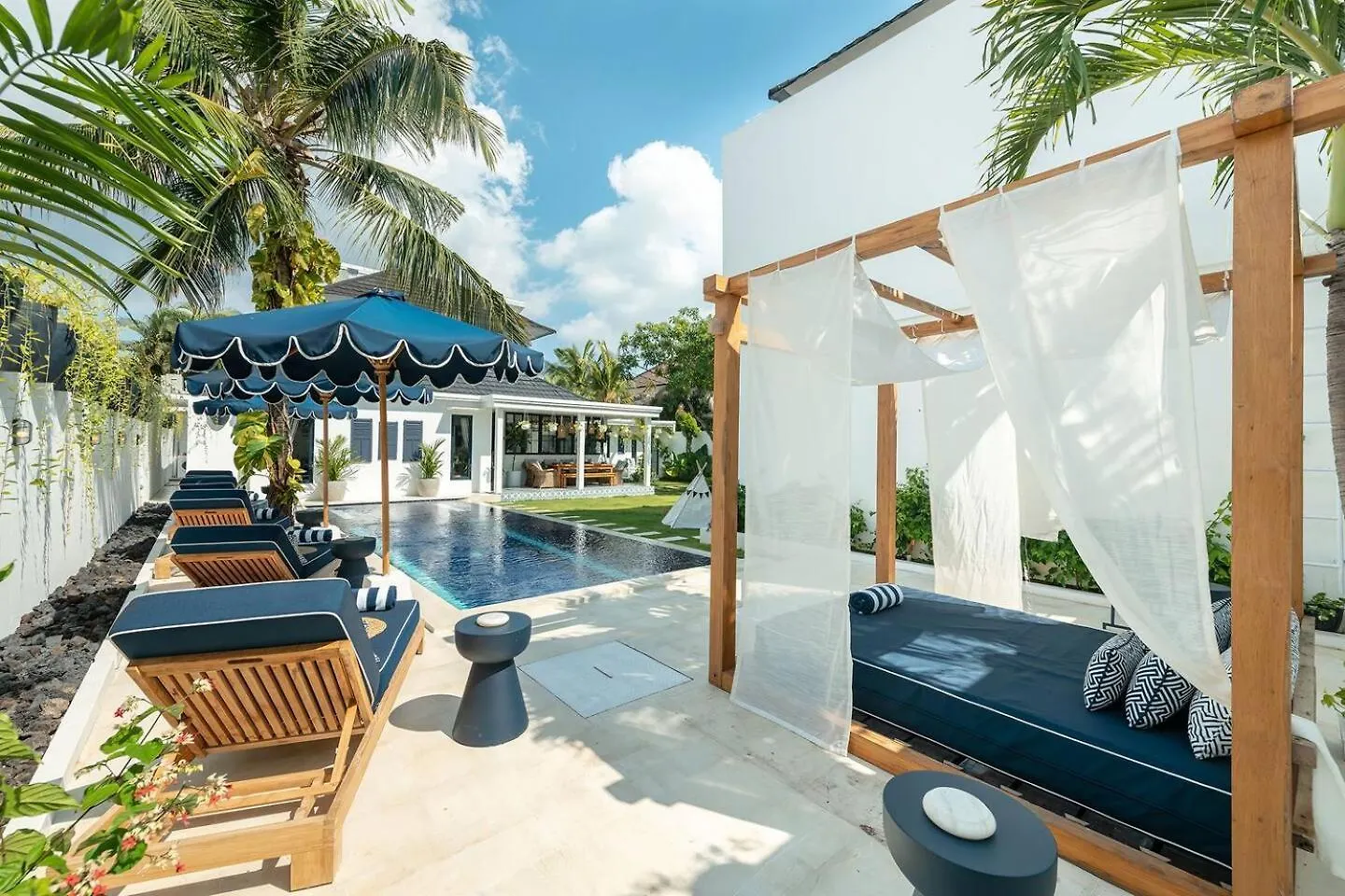 فيلا Luxe 5 Bed, Sleeps 10, Butler, Walk To Shopscafe سمينياك 0*,  إندونيسيا